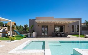 Koin Villa Sunset, With Heated Pool & Whirlpool, By Thinkvilla